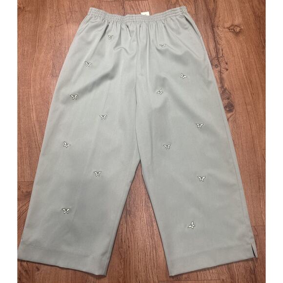 Alfred Dunner Women’s Mint Capri Pants Stretch Embroidered Butterfly Size 16 NWT - Picture 1 of 3